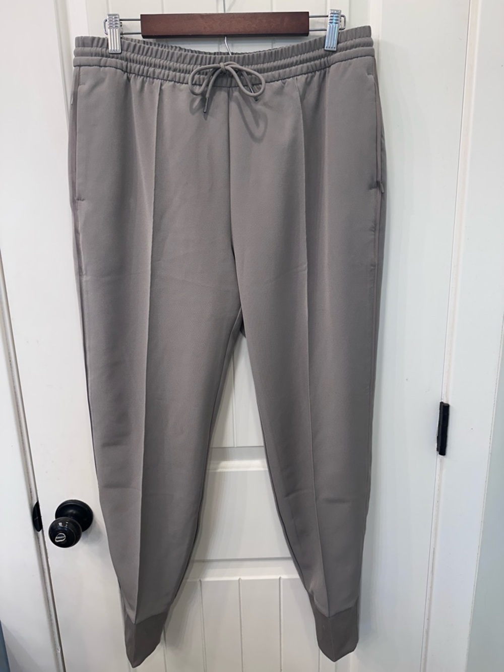 Athleta Endeavor Jogger Pants 12 NWOT  Buff Grey Effortless Chic Athleisure